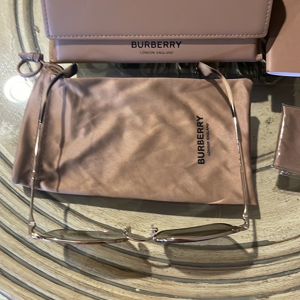 Burberry sunglasses - Picture 13 of 14